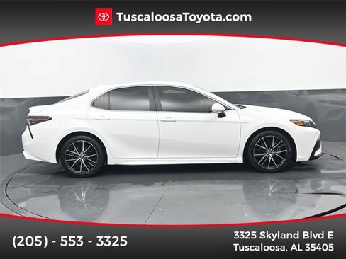 Used 2024 Toyota Camry SE image 1