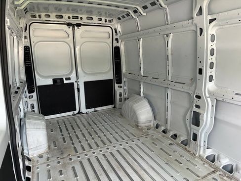 Used 2024 RAM ProMaster 2500 w/ Convenience Group FWD image 9