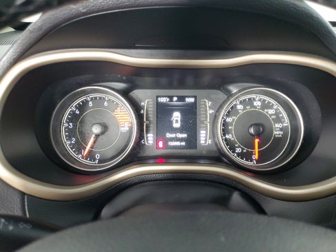 Used 2017 Jeep Cherokee Sport FWD image 24