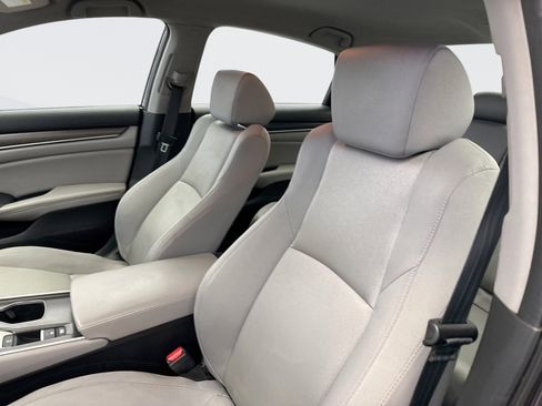 Used 2018 Honda Accord LX image 9