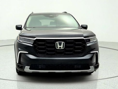 Used 2025 Honda Pilot Touring image 2
