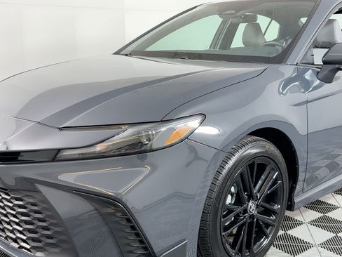Used 2025 Toyota Camry SE image 9