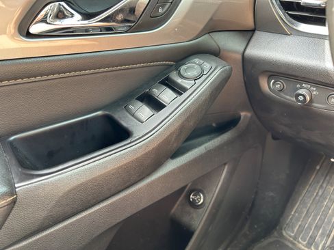 Used 2019 Chevrolet Traverse LT w/ LPO, Floor Liner Package image 11