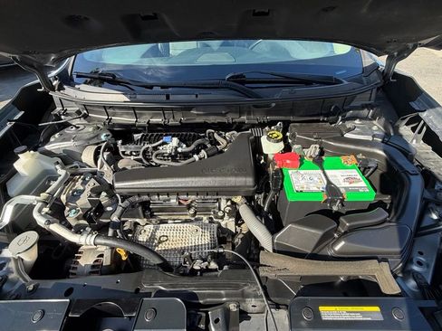 Used 2018 Nissan Rogue SL w/ Premium Package FWD image 32