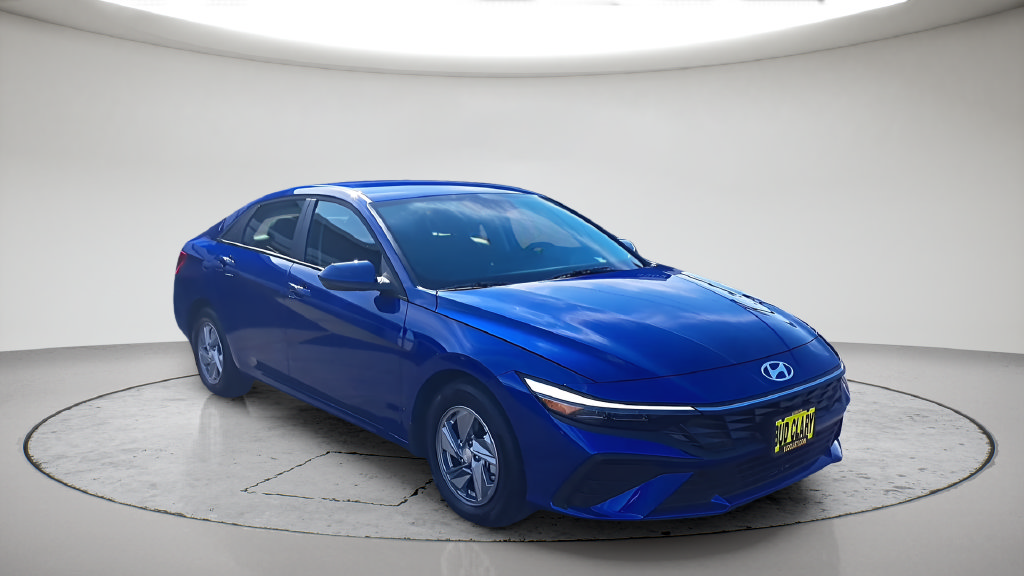 Used 2026 Hyundai Elantra SE FWD image 3