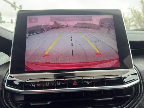 Used 2025 Jeep Compass Trailhawk AWD/4WD image 16