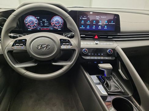 Used 2023 Hyundai Elantra SEL w/ Convenience Package FWD image 22