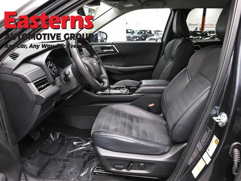 Used 2025 Mitsubishi Outlander SE FWD image 14