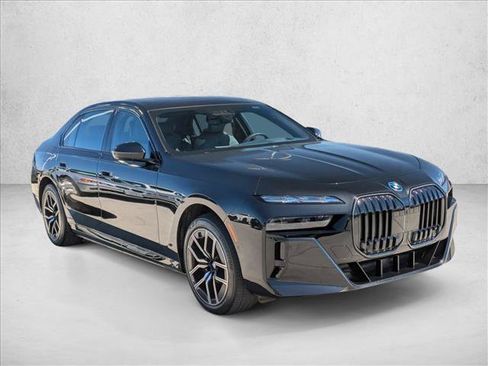 Used 2025 BMW 750e xDrive w/ Executive Package AWD/4WD image 3