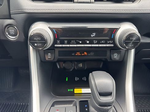 Used 2025 Toyota RAV4 XLE w/ Convenience Package FWD image 22