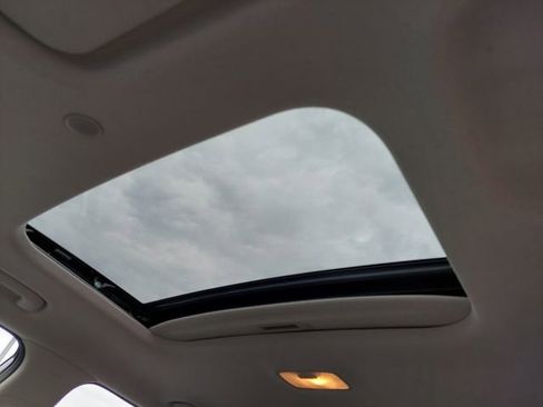 Used 2025 Hyundai Venue SEL FWD image 19