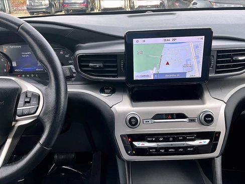 Used 2022 Ford Explorer XLT w/ Equipment Group 202A image 6