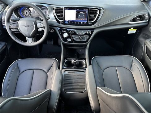 New 2026 Chrysler Pacifica Limited w/ S Appearance Package image 15