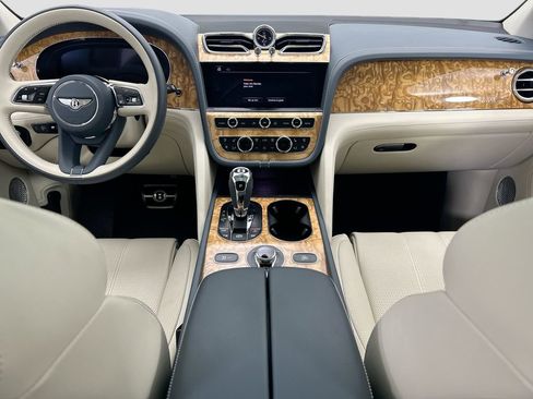 Used 2022 Bentley Bentayga image 13