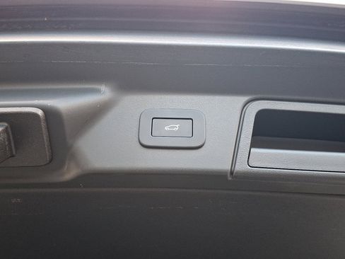 Used 2026 Land Rover Range Rover Velar Dynamic SE image 29