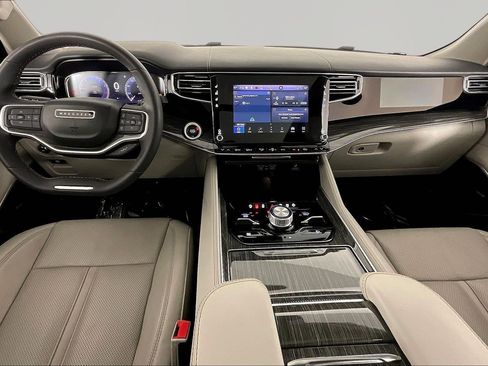 Used 2022 Jeep Wagoneer Series III w/ Premium Group I AWD/4WD image 7