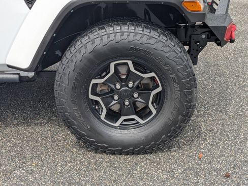 Certified 2022 Jeep Gladiator Sport image 10