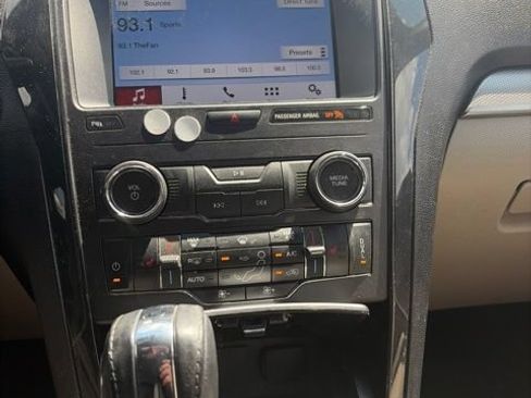 Used 2018 Ford Explorer XLT w/ Equipment Group 202A AWD/4WD image 15