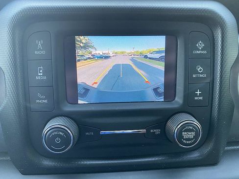 Used 2021 Jeep Gladiator Sport AWD/4WD image 16