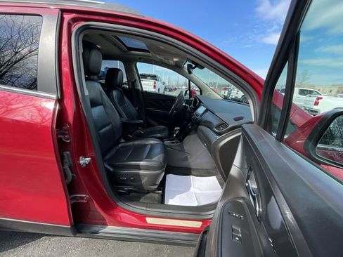 Certified 2018 Buick Encore Essence FWD image 28