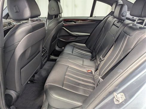 Used 2018 BMW 530i xDrive w/ Premium Package image 9