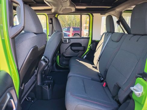 New 2025 Jeep Wrangler Unlimited Rubicon w/ Convenience Group image 28