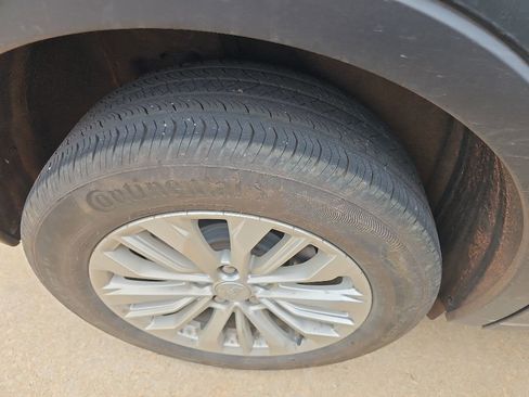 Used 2024 Cadillac XT4 Luxury w/ Cold Weather Package FWD image 14