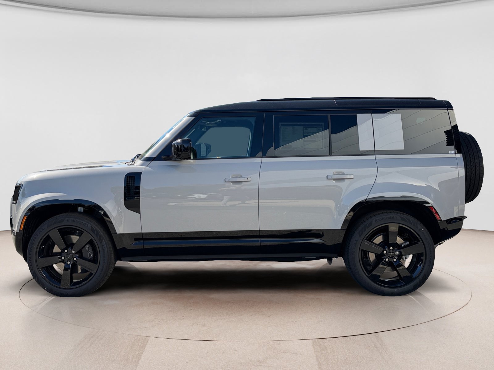New 2026 Land Rover Defender 110 X-Dynamic SE AWD/4WD image 2