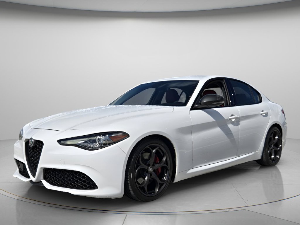 Used 2019 Alfa Romeo Giulia w/ Quick Order Package 22K Sport RWD image 4