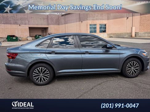 Used 2019 Volkswagen Jetta SE w/ Cold Weather Package FWD image 8