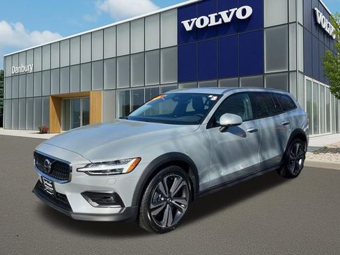 Certified 2025 Volvo V60 B5 Cross Country Plus image 1