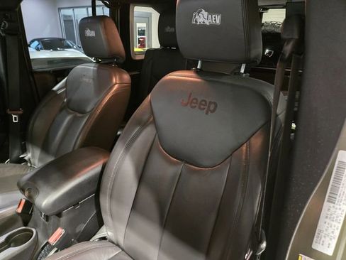 Used 2016 Jeep Wrangler Unlimited Rubicon w/ Connectivity Group AWD/4WD image 24