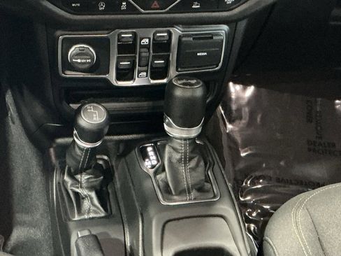 Used 2024 Jeep Wrangler Sport S image 17