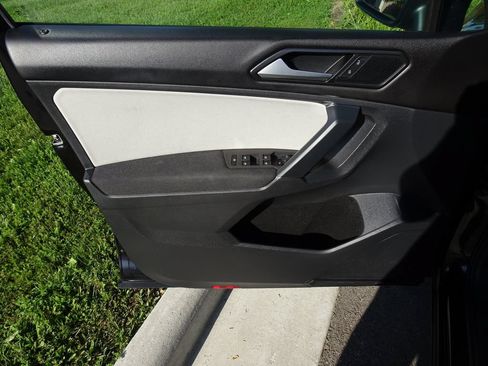 Used 2018 Volkswagen Tiguan S FWD image 12