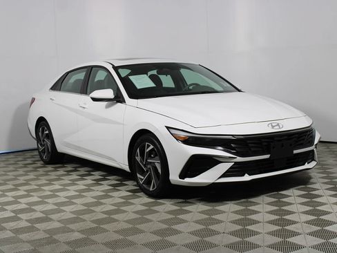 Used 2025 Hyundai Elantra SEL FWD image 21