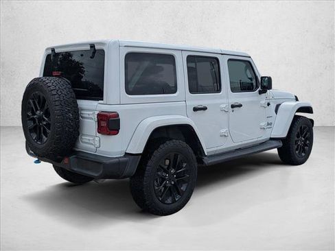 Used 2022 Jeep Wrangler Unlimited Sahara w/ Cold Weather Group AWD/4WD image 5