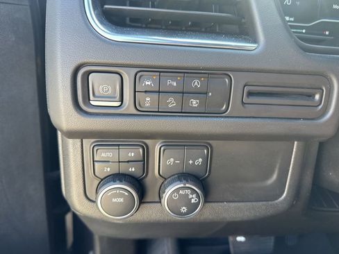 Used 2023 Chevrolet Tahoe Z71 w/ Luxury Package AWD/4WD image 23