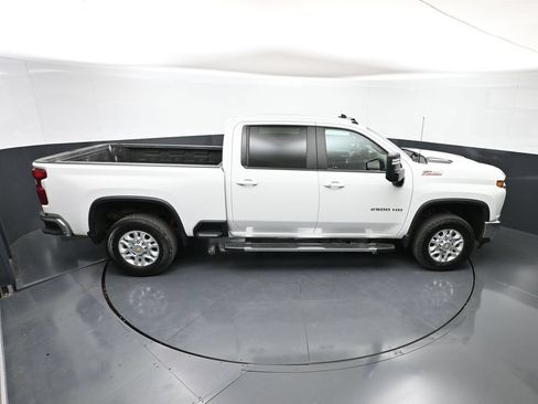 Used 2023 Chevrolet Silverado 2500 LT AWD/4WD image 33