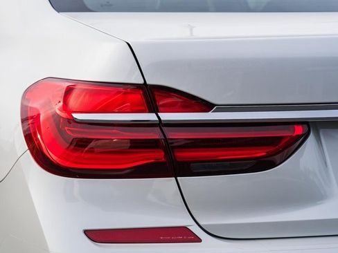 Used 2018 BMW 750i xDrive image 8