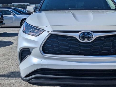 Used 2022 Toyota Highlander L FWD image 8