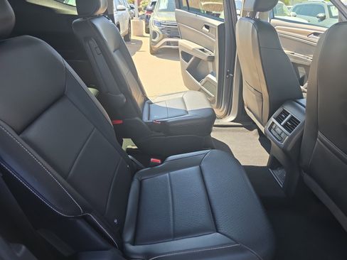 Used 2022 Volkswagen Atlas SEL image 18