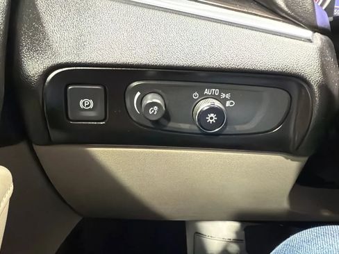 Used 2020 Buick Enclave Essence FWD image 15