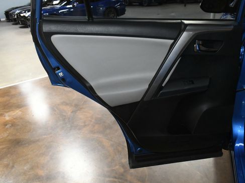 Used 2018 Toyota RAV4 XLE image 43