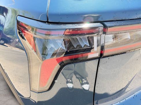 Used 2025 Chevrolet Equinox LT w/ Safety and Technology Package FWD image 31
