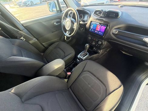 Used 2018 Jeep Renegade Latitude FWD image 14