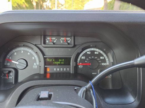 Used 2014 Ford E-250 and Econoline 250 w/ Power Group RWD image 12