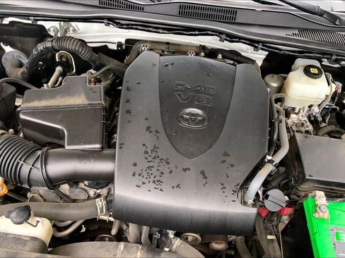 Used 2021 Toyota Tacoma TRD Off-Road AWD/4WD image 31