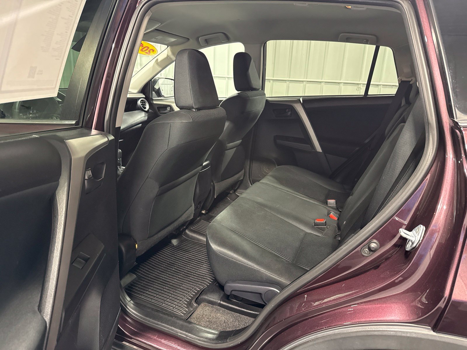 Used 2017 Toyota RAV4 LE AWD/4WD image 18