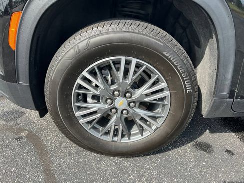 Used 2025 Chevrolet Traverse LT FWD image 37