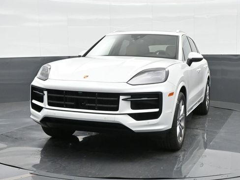 New 2025 Porsche Cayenne image 12
